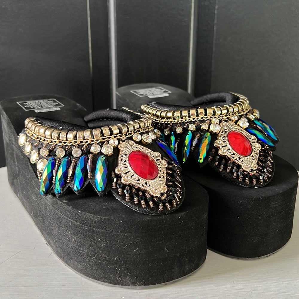 AMH PLATFORM BEJEWELED FLIP FLOPS Size 7/8